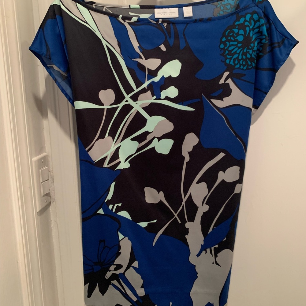 Scoop neck short sleeved floral blouse